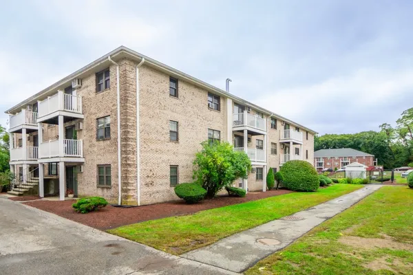 8 KENMAR DR 64