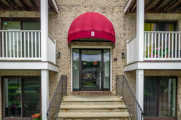 8 KENMAR DR 64