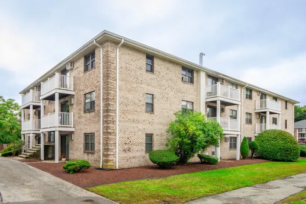 8 KENMAR DR 64