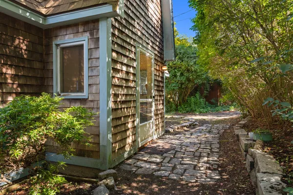 3 ROCKWOOD LN