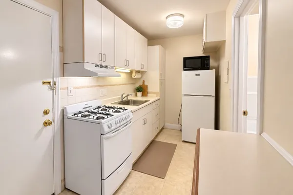 6 VENICE ST F2
