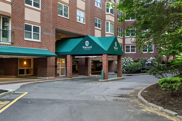 1 WATERMILL PL 121