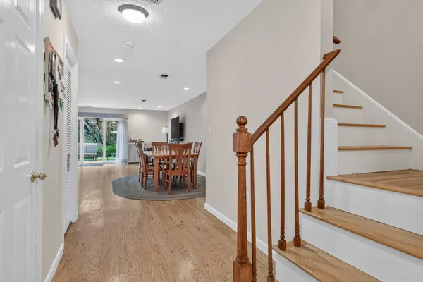 18 INDIAN HILL LN 18