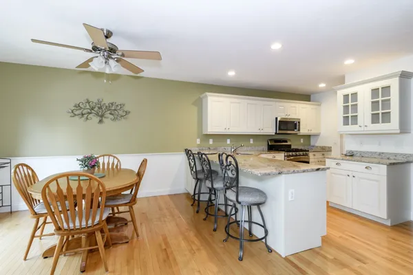 2 CANDLEBERRY CT 2