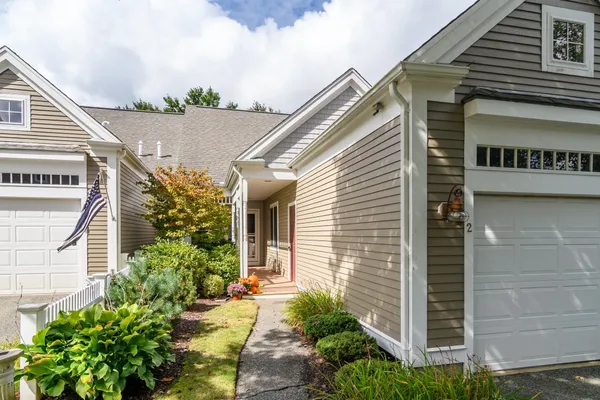 2 CANDLEBERRY CT 2