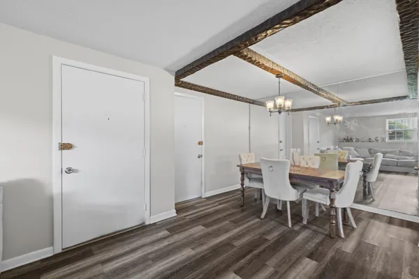 103 OAK LN 4