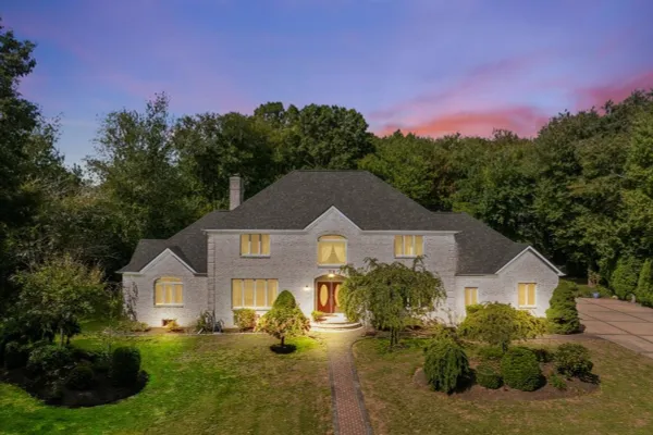 84 JANE HOWLAND DR
