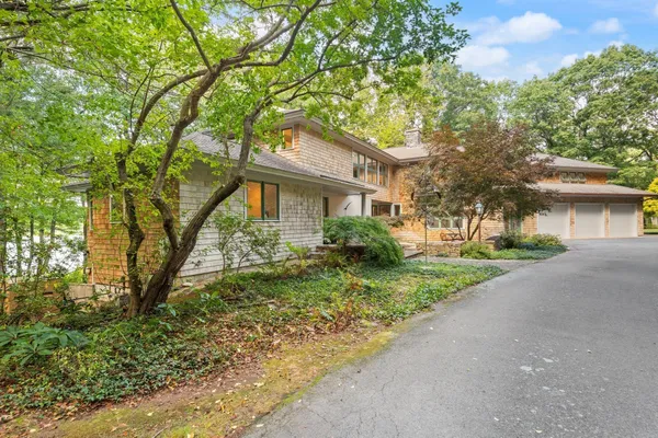 42 GREAT POND DR
