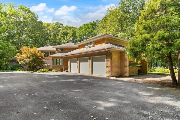 42 GREAT POND DR