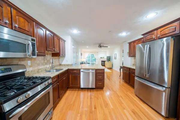 10 CUNNINGHAM LN 104