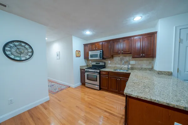10 CUNNINGHAM LN 104