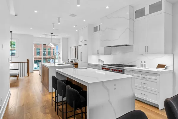 555 E BROADWAY