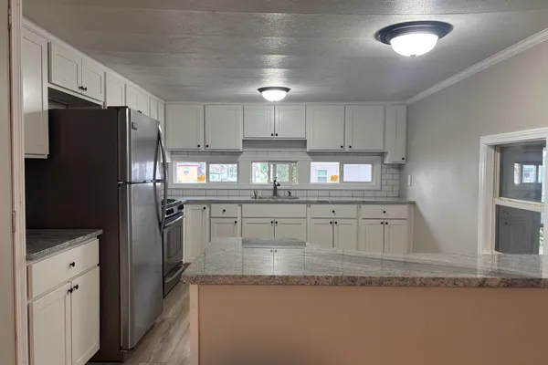 1346 NEWPORT AVE B17