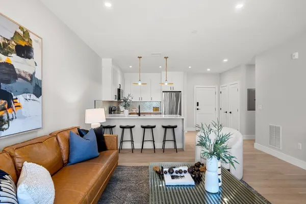 27 GUILD ST 106