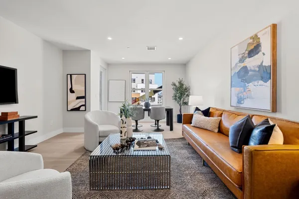 27 GUILD ST 106