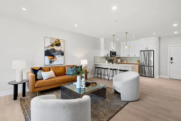 27 GUILD ST 106