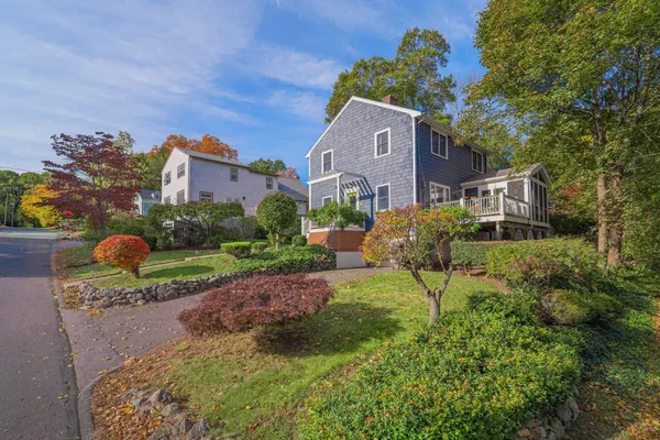 9 SUTHERLAND RD
