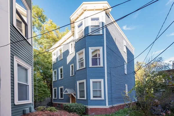 16-1/2 MAGNOLIA AVE 2