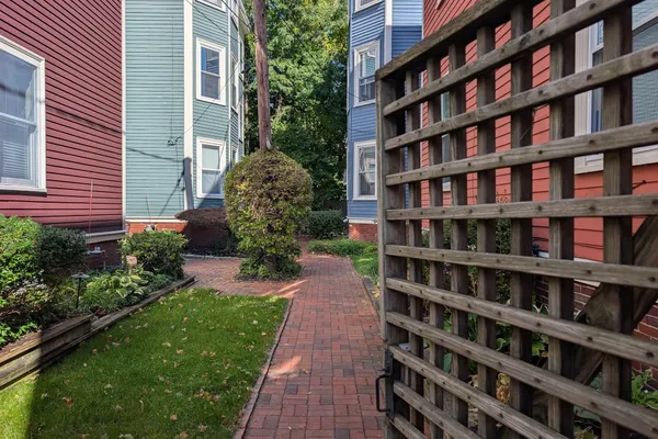 16-1/2 MAGNOLIA AVE 2