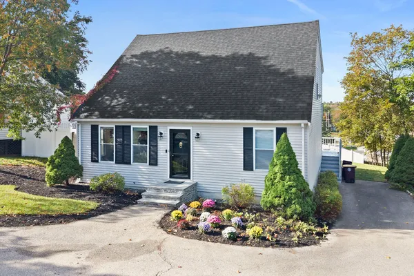 11 DORIS DR