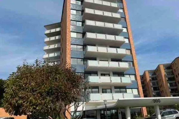 300 LYNN SHORE DR 712