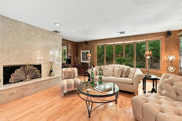 31 HANCOCK HILL DR