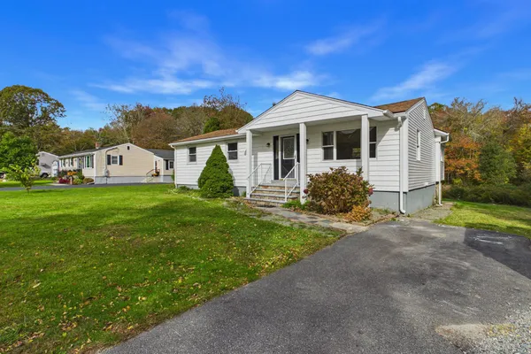 92 BENOIT ST