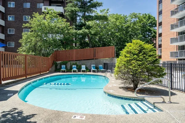 45 LONGWOOD AVE D