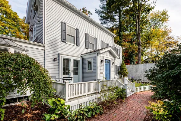 7 CAMDEN PL