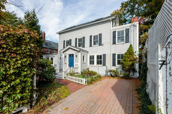 7 CAMDEN PL