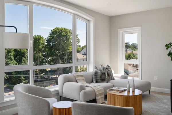 13 WENTWORTH RD 202
