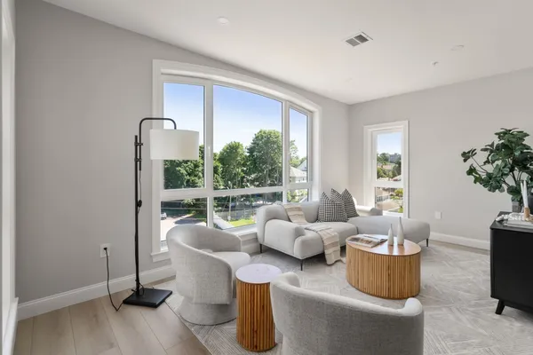 13 WENTWORTH RD 202