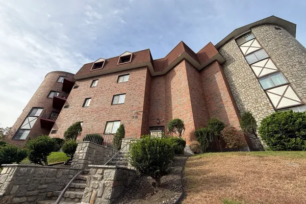 215 THOMAS BURGIN PKWY 25
