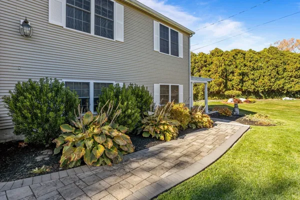 215 BORLAND AVE