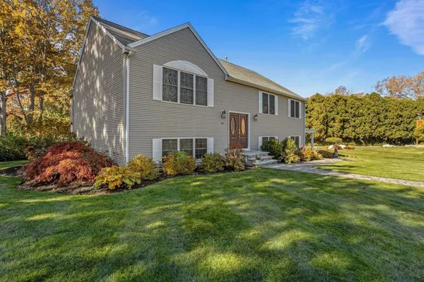 215 BORLAND AVE