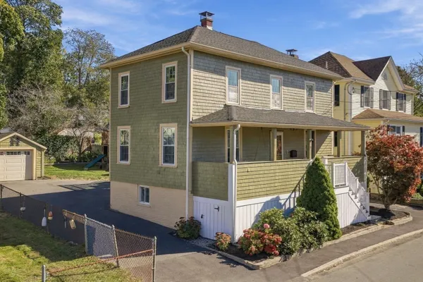10 EMERALD RD