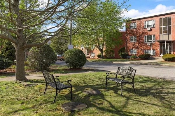 1105 LEXINGTON ST 8-6