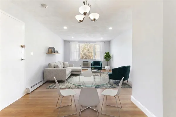 1105 LEXINGTON ST 8-6