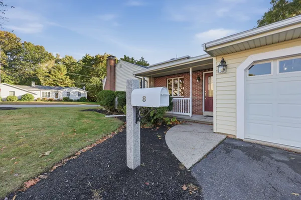 8 SELWYN RD