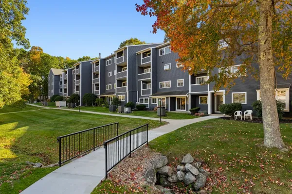 400 COLONIAL DR 21