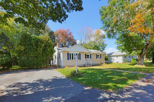 51 ROBIN LN