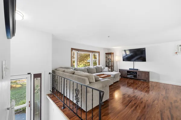 10 DOLAN RD