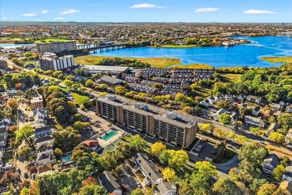 185 QUINCY SHORE DR 24
