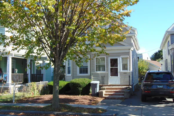 260 NEWBURY AVE