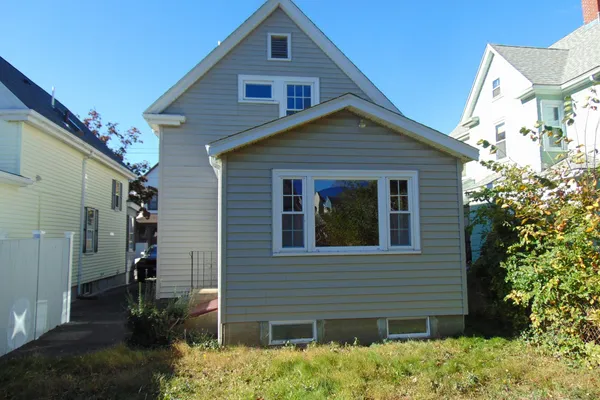 260 NEWBURY AVE