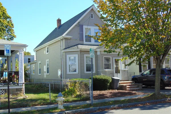 260 NEWBURY AVE
