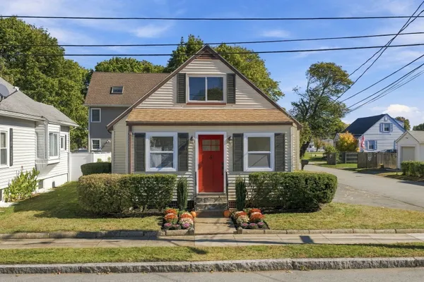 6 NORFOLK AVE