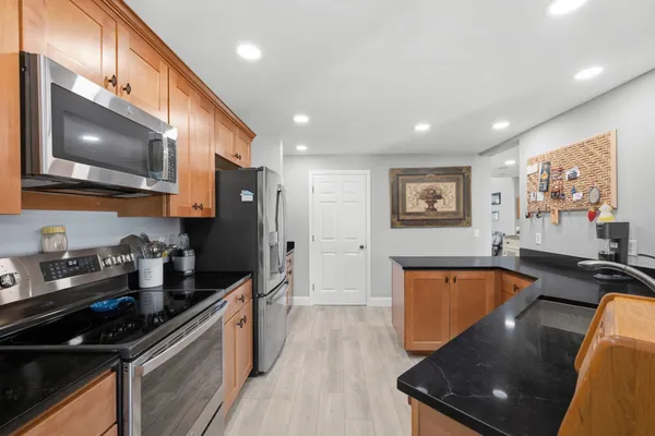 14 SOUTHCLIFF DR 14