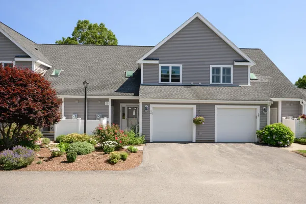 14 SOUTHCLIFF DR 14