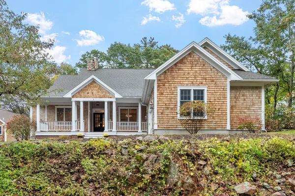 2 GREENBRIER RD
